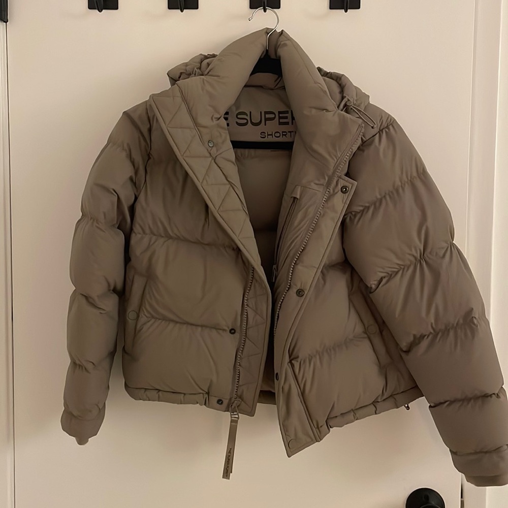 Aritzia Super Puff Shorty (XS)